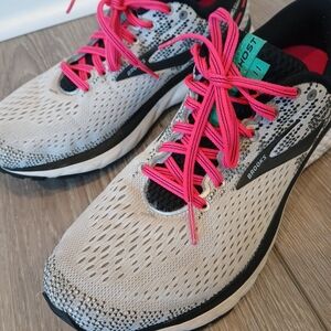 Brooks Women's Running Shoes - Gray and Pink